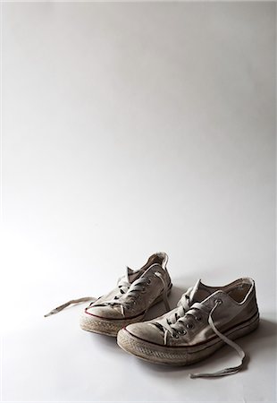 simsearch:400-05318197,k - Pair of training shoes, studio shot Foto de stock - Sin royalties Premium, Código: 614-08872109