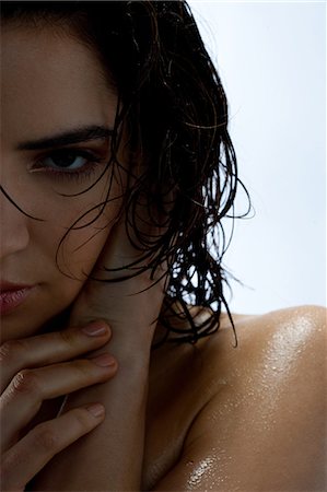 simsearch:614-06896619,k - Portrait of young woman with wet hair Foto de stock - Sin royalties Premium, Código: 614-08872242