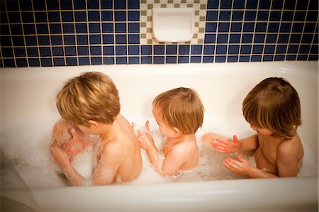 simsearch:632-05554011,k - Three boys having bath together Stock Photo - Premium Royalty-Free, Code: 614-08872341
