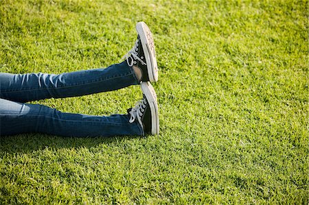simsearch:614-07194719,k - Young woman lying on grass Foto de stock - Sin royalties Premium, Código: 614-08872555