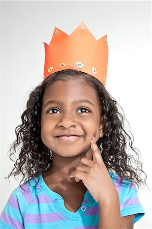 simsearch:614-06896117,k - Girl wearing orange paper crown Stock Photo - Premium Royalty-Free, Code: 614-08872570