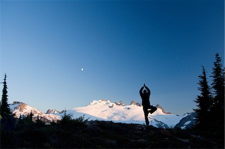 simsearch:614-05955565,k - Woman in yoga pose in the mountains, Redoubt Whatcom Traverse, North Cascades National Park, WA, USA Photographie de stock - Premium Libres de Droits, Code: 614-08873758