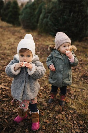 Baby girls eating bread in forest Stock Photo - Premium Royalty-Free, Code: 614-08884449