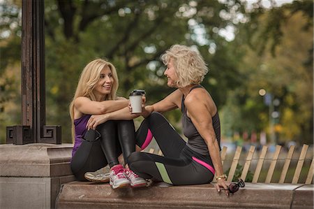 simsearch:614-09078761,k - Two mature female friends training in park, sitting on wall with takeaway coffee Stock Photo - Premium Royalty-Free, Code: 614-08884696