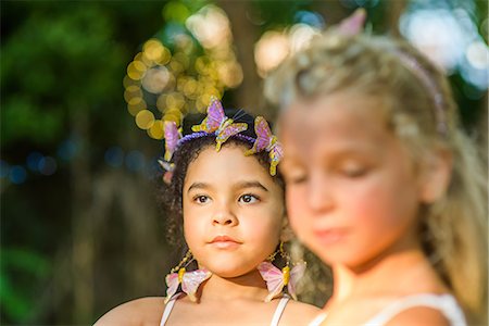 simsearch:614-03469543,k - Two young girls, outdoors, wearing butterflies in hair Stock Photo - Premium Royalty-Free, Code: 614-08884915