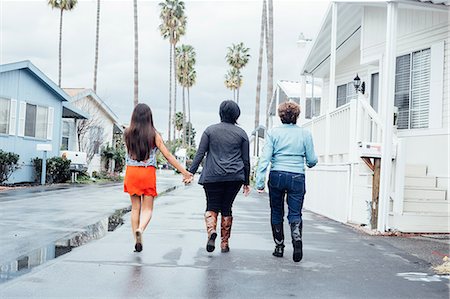 simsearch:6113-08393683,k - Full length rear view of multi generation family walking in street holding hands Stock Photo - Premium Royalty-Free, Code: 614-08926664