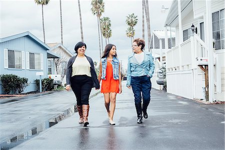 simsearch:6113-08393683,k - Full length front view of multi generation family walking in street holding hands Stock Photo - Premium Royalty-Free, Code: 614-08926665