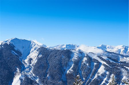 Landscape view of snow covered mountains and blue sky, Aspen, Colorado, USA Stock Photo - Premium Royalty-Free, Code: 614-08983381