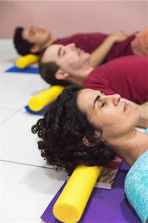 simsearch:614-06043438,k - People at yoga class resting head on block Photographie de stock - Premium Libres de Droits, Code: 614-08983894