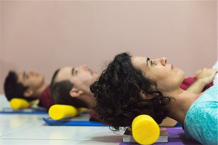 simsearch:614-06043438,k - People at yoga class resting head on block Photographie de stock - Premium Libres de Droits, Code: 614-08983895