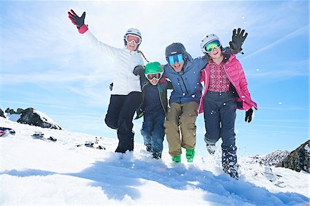 sports and skiing - Family on skiing holiday, Hintertux, Tirol, Austria Stock Photo - Premium Royalty-Free, Code: 614-08990091