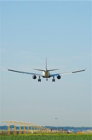 Airplane landing, Schiphol, North Holland, Netherlands, Europe Stock Photo - Premium Royalty-Free, Code: 614-08990226