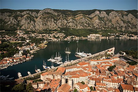 simsearch:649-07063397,k - Elevated view of houses on coast, Kotor, Montenegro, Europe Foto de stock - Sin royalties Premium, Código: 614-09017260