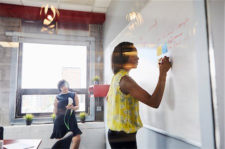 simsearch:614-06718107,k - Two women in office, solving problem, using whiteboard, sticky notes stuck on whiteboard Stock Photo - Premium Royalty-Free, Code: 614-09017725