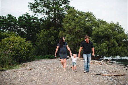 simsearch:614-06002173,k - Pregnant couple strolling on beach with male toddler son, Lake Ontario, Canada Stock Photo - Premium Royalty-Free, Code: 614-09038696