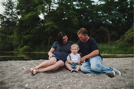simsearch:614-06002173,k - Pregnant couple sitting on beach with male toddler son, Lake Ontario, Canada Stock Photo - Premium Royalty-Free, Code: 614-09038699