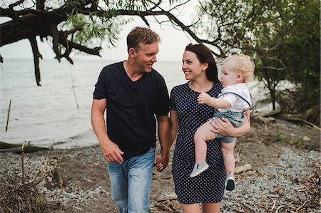 simsearch:614-06002173,k - Pregnant couple hand in hand on beach with male toddler son, Lake Ontario, Canada Stock Photo - Premium Royalty-Free, Code: 614-09038700