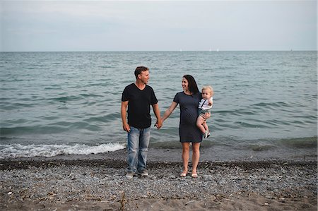 simsearch:614-06002173,k - Pregnant couple at water's edge on beach with male toddler son, Lake Ontario, Canada Stock Photo - Premium Royalty-Free, Code: 614-09038702