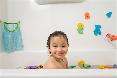 simsearch:632-05554011,k - Little boy in bath tub at bath time Stock Photo - Premium Royalty-Free, Code: 614-09056658