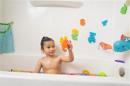 simsearch:632-05554011,k - Little boy in bath tub at bath time Stock Photo - Premium Royalty-Free, Code: 614-09056661