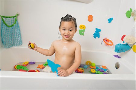simsearch:632-05554011,k - Little boy in bath tub at bath time Stock Photo - Premium Royalty-Free, Code: 614-09056662