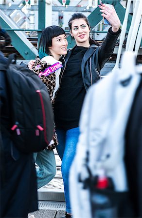simsearch:649-08922723,k - Two young women taking selfie on millennium footbridge, London, UK Stock Photo - Premium Royalty-Free, Code: 614-09057114