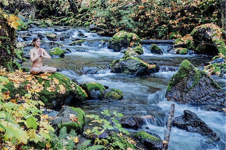 Woman connecting with nature Photographie de stock - Premium Libres de Droits, Code: 614-09078750