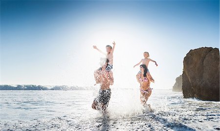 piggyback brothers - Family playing on El Matador Beach, Malibu, USA Stock Photo - Premium Royalty-Free, Code: 614-09127247