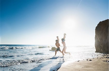 piggyback on mom - Family playing on El Matador Beach, Malibu, USA Stock Photo - Premium Royalty-Free, Code: 614-09127243