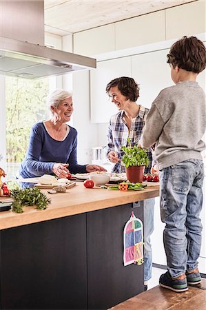 simsearch:649-07761247,k - Young boy, mother and grandmother making pizza together in kitchen Stock Photo - Premium Royalty-Free, Code: 614-09127389