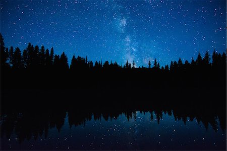 simsearch:614-07487145,k - Astronomical twilight, Milky Way Galaxy, Nickel Plate Provincial Park, Penticon, British Columbia, Canada Photographie de stock - Premium Libres de Droits, Code: 614-09127443