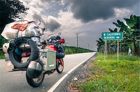 simsearch:614-06625108,k - Touring motorcycle on roadside, Panama City, Panama Foto de stock - Sin royalties Premium, Código: 614-09156790