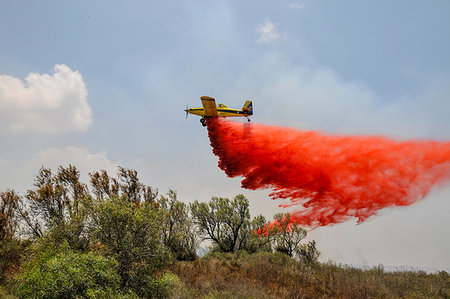 reduction - Aircraft drops fire retardant on a fire caused by Palestinian Kite bombs flown from Gaza to set fire to Israeli fields and crops. July 13, 2018 on the Israel Palestine (Gaza) Border Stock Photo - Premium Royalty-Free, Code: 614-09178184