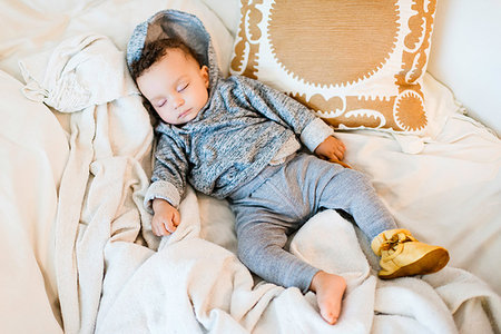 simsearch:614-07031850,k - Baby boy wearing hoody asleep on blanket Stock Photo - Premium Royalty-Free, Code: 614-09183055