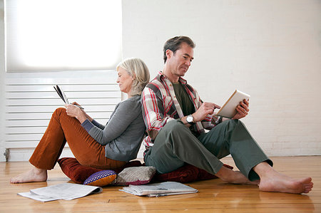 simsearch:6113-07906184,k - Older couple relaxing on floor Stock Photo - Premium Royalty-Free, Code: 614-09209851