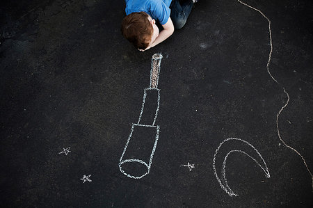 simsearch:614-06043612,k - Boy on floor looking at chalk drawing Stock Photo - Premium Royalty-Free, Code: 614-09210040