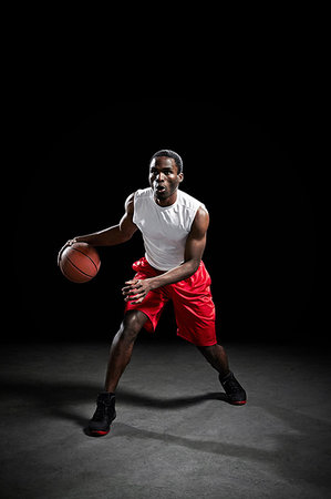 simsearch:614-06624830,k - Basketball player preparing to shoot ball Stock Photo - Premium Royalty-Free, Code: 614-09210336