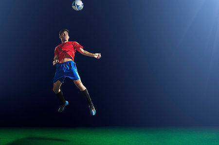 simsearch:614-07239995,k - Young male soccer player heading ball Stock Photo - Premium Royalty-Free, Code: 614-09210344