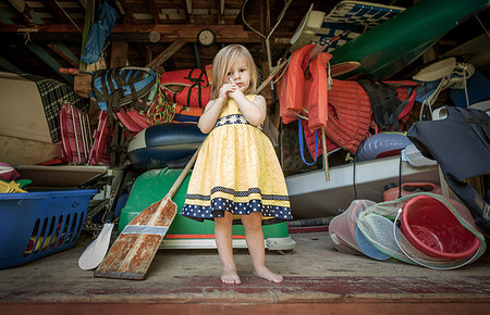 simsearch:614-07031875,k - Portrait of female toddler standing at front of storage garage Foto de stock - Sin royalties Premium, Código: 614-09210706