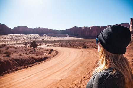 simsearch:614-07486939,k - Mid adult woman looking out at rural dirt road, Monument Valley, Utah, USA Stock Photo - Premium Royalty-Free, Code: 614-09211725