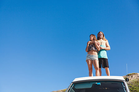 simsearch:649-08239088,k - Couple embracing, standing on top of camper van Stock Photo - Premium Royalty-Free, Code: 614-09211806