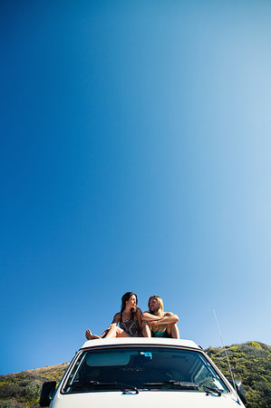 san clemente - Couple relaxing, sitting on roof of camper van Stock Photo - Premium Royalty-Free, Code: 614-09211803