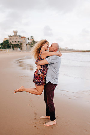 Couple hugging and kissing on beach, Estoril, Lisboa, Portugal Stock Photo - Premium Royalty-Free, Code: 614-09245426