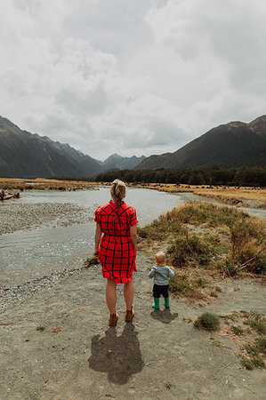 simsearch:614-07735242,k - Mother and baby by lake, Queenstown, Canterbury, New Zealand Stock Photo - Premium Royalty-Free, Code: 614-09259236