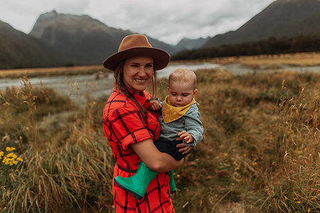 simsearch:614-07735242,k - Mother and baby in wilderness by lake, Queenstown, Canterbury, New Zealand Stock Photo - Premium Royalty-Free, Code: 614-09259241