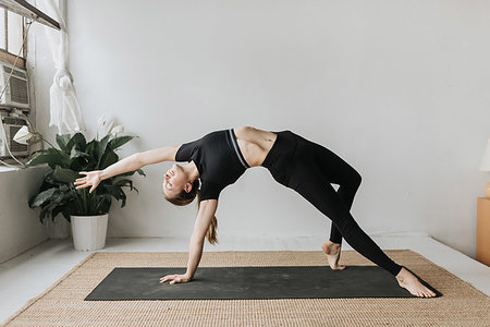 simsearch:6102-08942215,k - Woman practising yoga in studio Stock Photo - Premium Royalty-Free, Code: 614-09276301