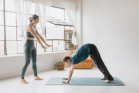 simsearch:6102-08942215,k - Yoga instructor teaching yoga in studio Stock Photo - Premium Royalty-Free, Code: 614-09276313