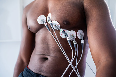 Patient undergoing ECG test in consultation room Photographie de stock - Premium Libres de Droits, Code: 614-09270120