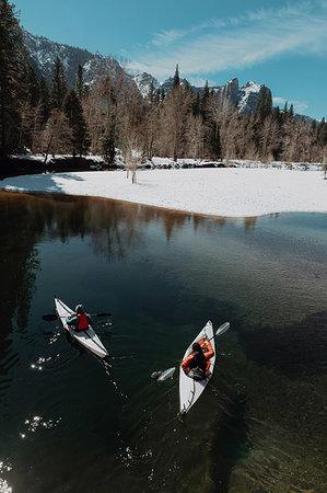 simsearch:614-08030822,k - Friends kayaking in lake, Yosemite Village, California, United States Stock Photo - Premium Royalty-Free, Code: 614-09270275