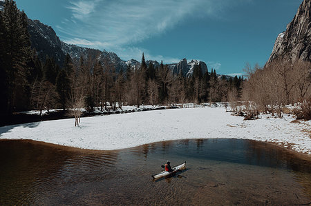 simsearch:614-08030822,k - Man kayaking in lake, Yosemite Village, California, United States Stock Photo - Premium Royalty-Free, Code: 614-09270277